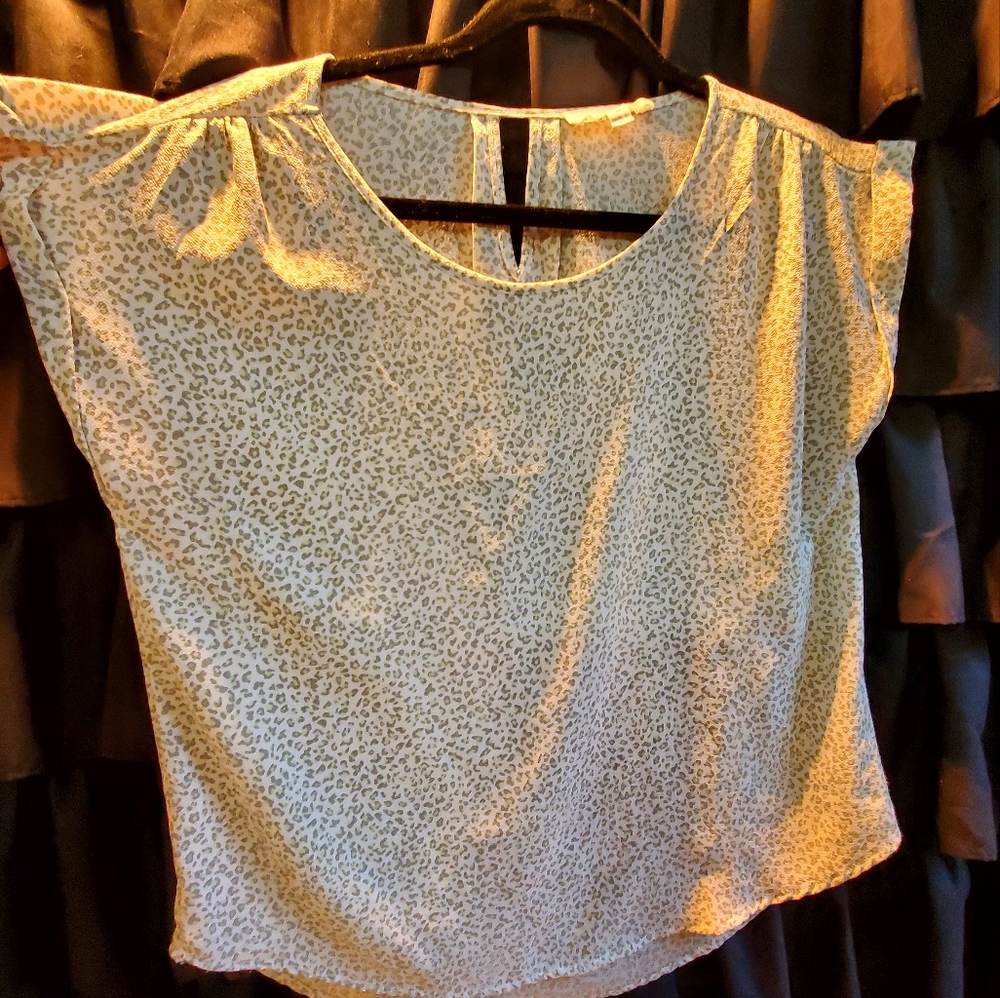 Pink Rose green white animal Jane and Delaney grey camo cold shoulder top. M